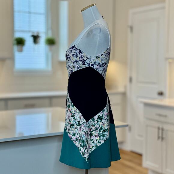 BCBGMaxAzria | Alaina Colorblock Sleeveless Dress - Picture 3 of 6